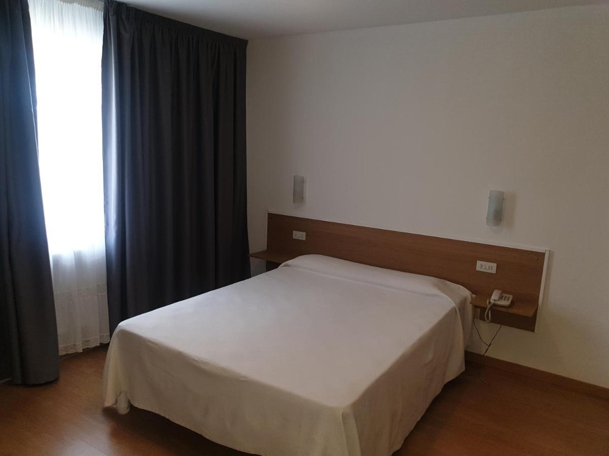 Hotel Millan نيغريرا المظهر الخارجي الصورة