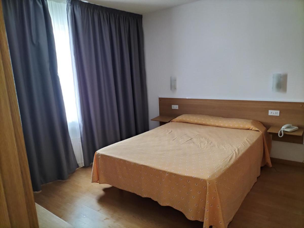 Hotel Millan نيغريرا المظهر الخارجي الصورة